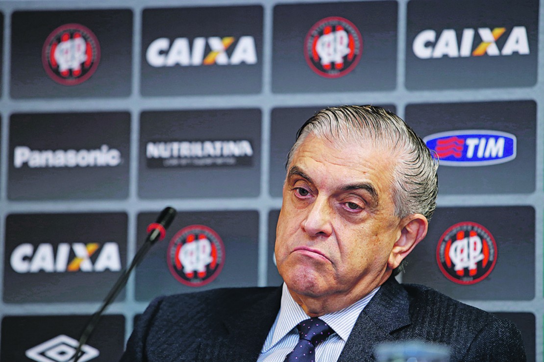 "Jamais prejudiquei este clube", disse Mário Celso Petraglia durante a reunião, antes de atacar quem o critica "Vão plantar batatas". Foto: Antonio More