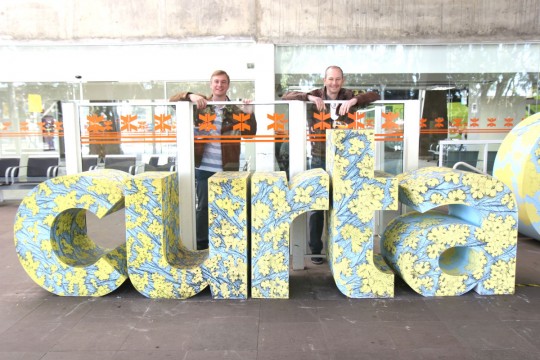  Nilton e Emerson, idealizadores do portal Rodoviariaonline.com, que facilita a compra de passagens de ônibus (Foto: Raquel Tannuri Santana).