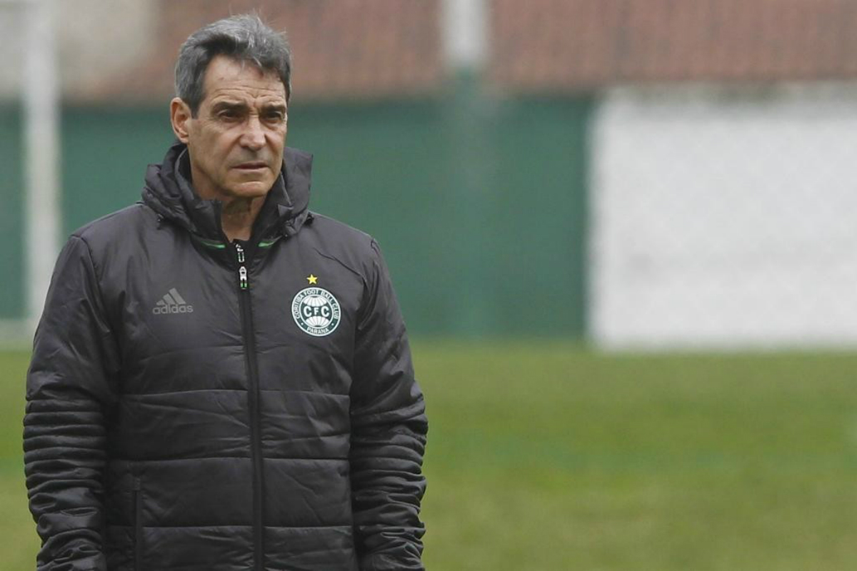 "Tivemos seis chances inacreditáveis", comentou Paulo César Carpegiani. Foto: Antonio More