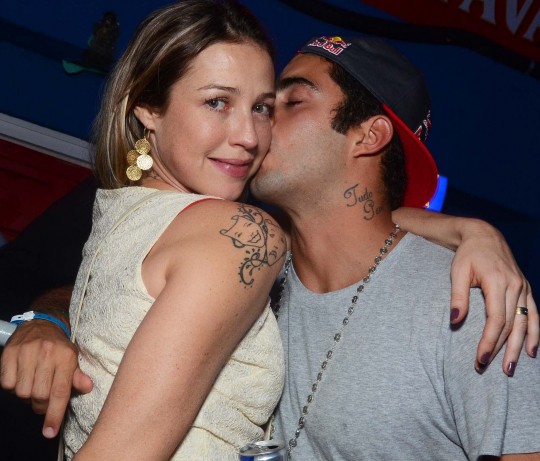 Luana Piovani não gostou de ver notícia sobre sua suposta separação na mídia.