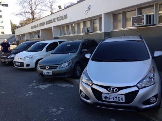 DFRV recuperou vários carros clonados em fabriqueta de placas clonadas, no Sítio Cercado