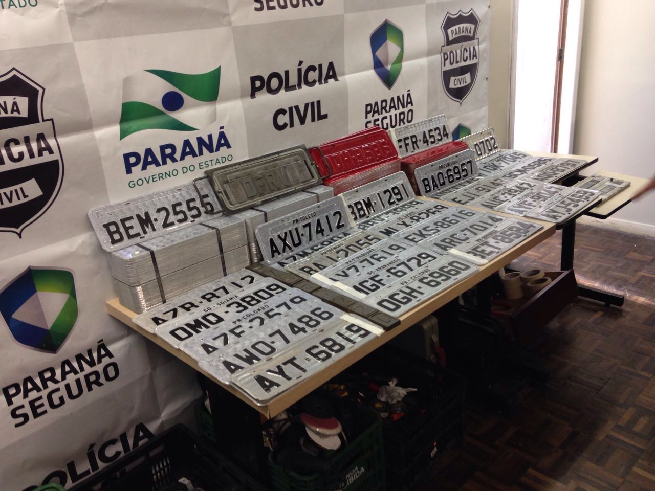 Polícia fecha fabriqueta de falsificação de placas automotivas no Sítio Cercado.