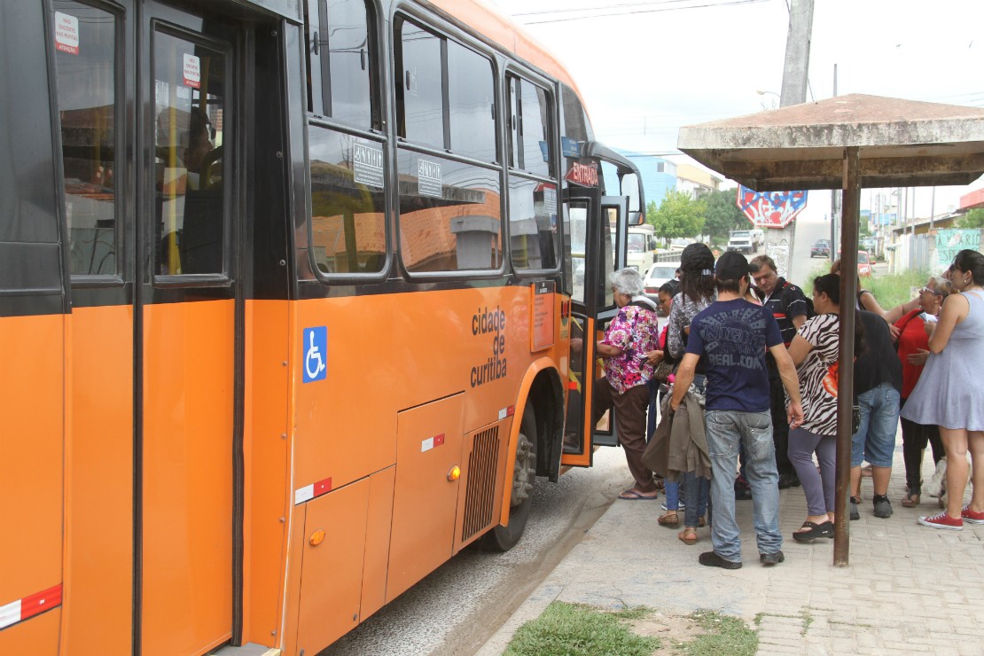 Passageiro tem mais duas horas para utilizar os serviços da regional e retornar ao ônibus sem pagar nova passagem. Foto: Gerson Klaina