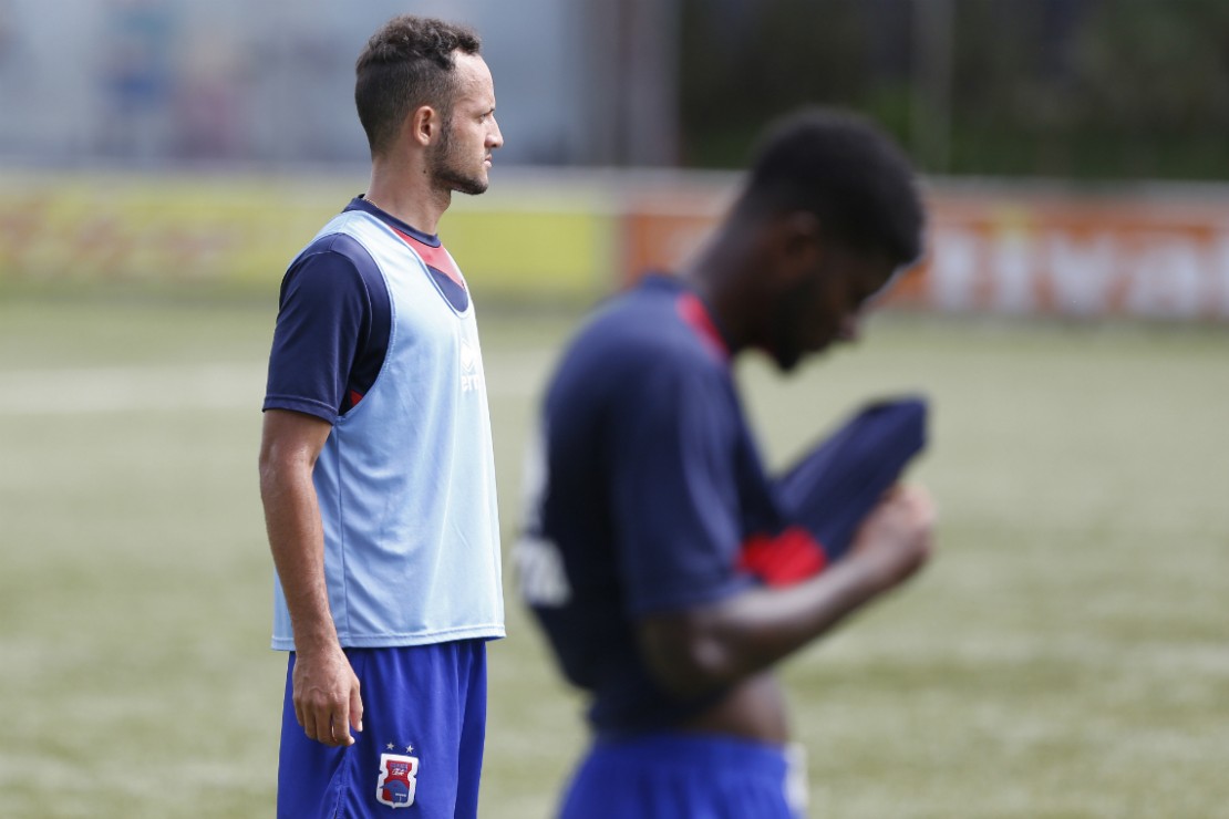 Diego Tavares enfim está de volta e será o lateral-direito do Tricolor diante do Sampaio Corrêa. Foto: Henry Milleo