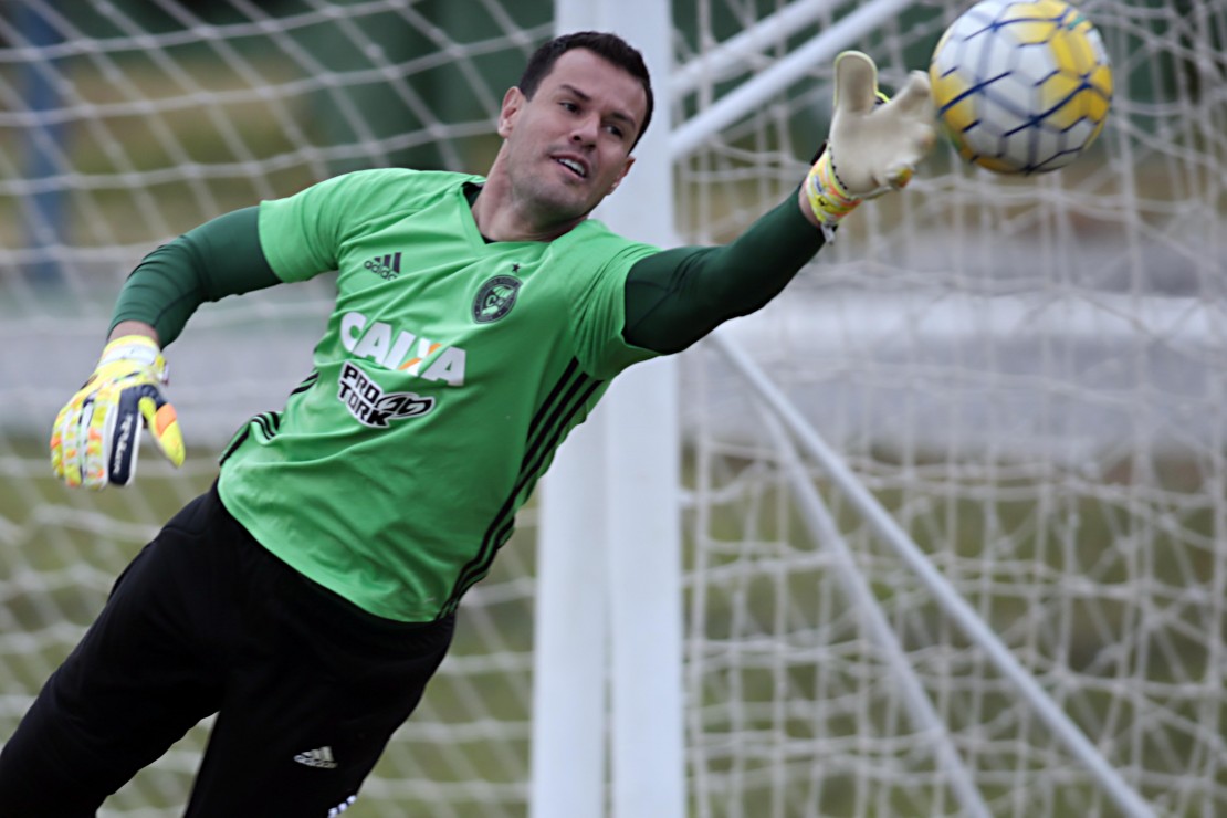 Wilson quer ver o Coxa novamente seguro na defesa. Se não tomar gols, o Cori dá um grande passo para a classificação. Foto: Albari Rosa
