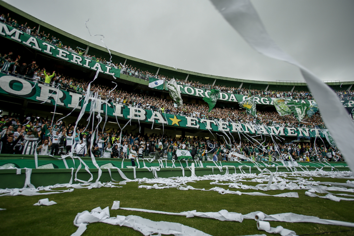 O Couto Pereira lotado, cena rara nesta temporada, principalmente no Brasileirão. Foto: Marcelo Andrade