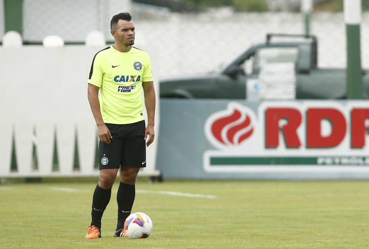 Ceará foi reprovado nos exames médicos do Internacional dois dias depois de ter jogado pelo Coxa contra o Flamengo. Foto: Hugo Harada