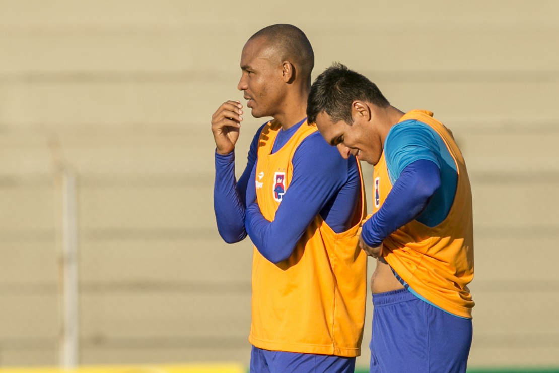 Com um time mais defensivo, tendo dois volantes de ofício, Murilo voltaria à sua posição original e Robson seria o único atacante. Foto: Marcelo Andrade