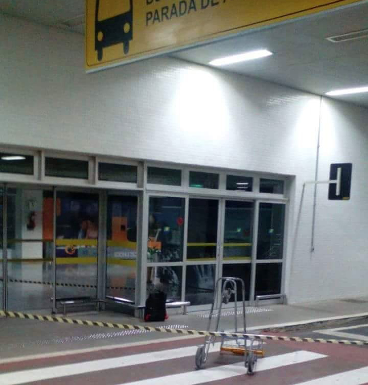 Polícia Federal explode bagagem suspeita em aeroporto de Foz do Iguaçu.