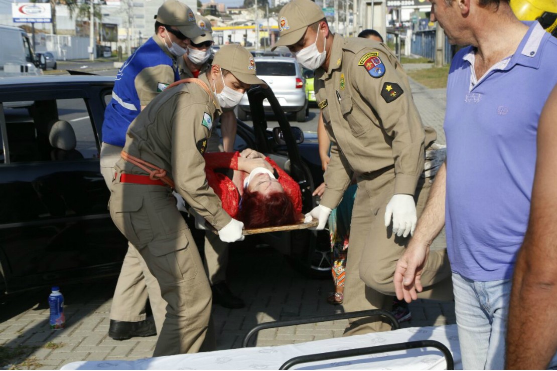 Mulher foi socorrida pelo Siate e encaminhada ao hospital. Foto: Átila Alberti