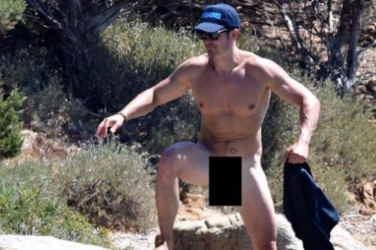 orlando-bloom-pelado