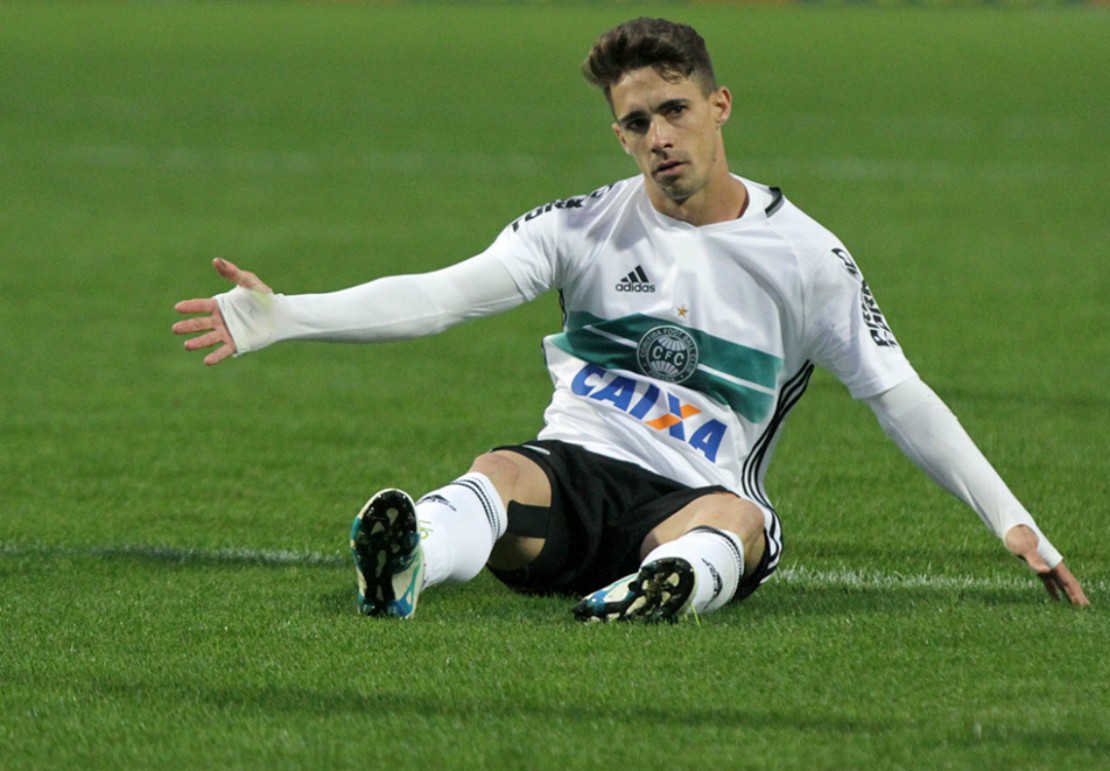 Neto Berola apanhou bastante e saiu lesionado ainda no primeiro tempo. Foto: Divulgação/CFC