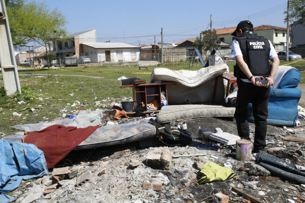 Homicídio de Julio Cesar Dias Prestes, 33 anos, na Rua João de Deus Flores de Paula, bairro Cajuru. Foto: Átila Alberti