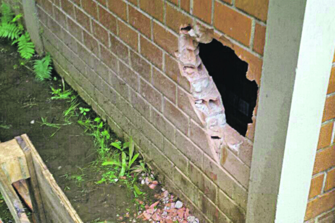 Invasão na fábrica da Britanite aconteceu por buraco na parede. Foto: Colaboração