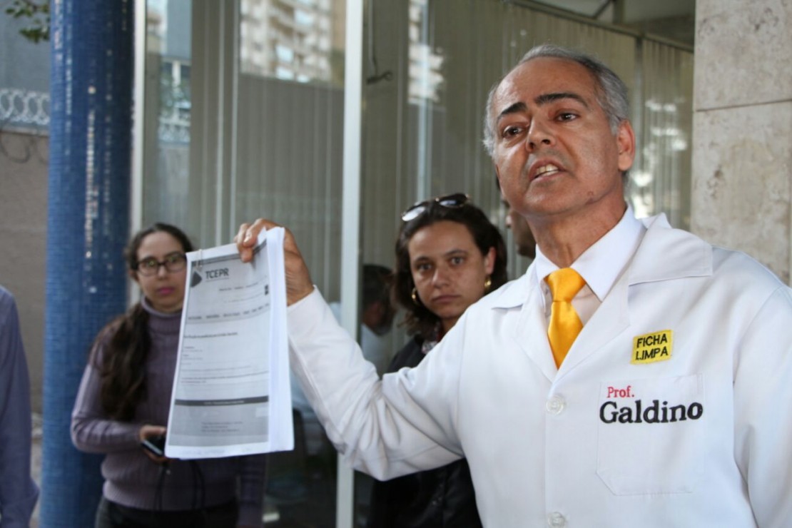 Professor Galdino sai da delegacia e ataca opositores.