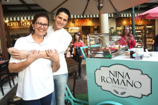 Nina, jogadora de vôlei profissional e a mãe, Jussara: pátisserie fina e sonho de curso em Paris(Foto: Raquel Tannuri Santana).