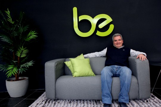 Roberto Stier , do CWBE, o mais novo espaço da cidade, inaugurado ontem (Foto: Raquel Tannuri Santana).
