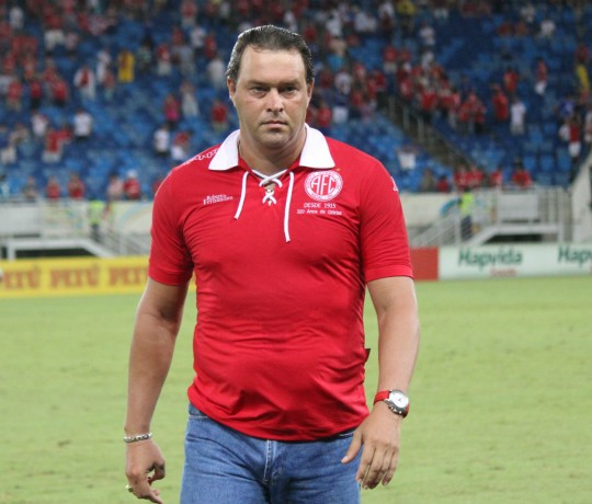 Roberto Fernandes vem pela terceira vez ao futebol paranaense - em 2003 comandou o Londrina e em 2008 esteve no Atlético. Foto: Arquivo