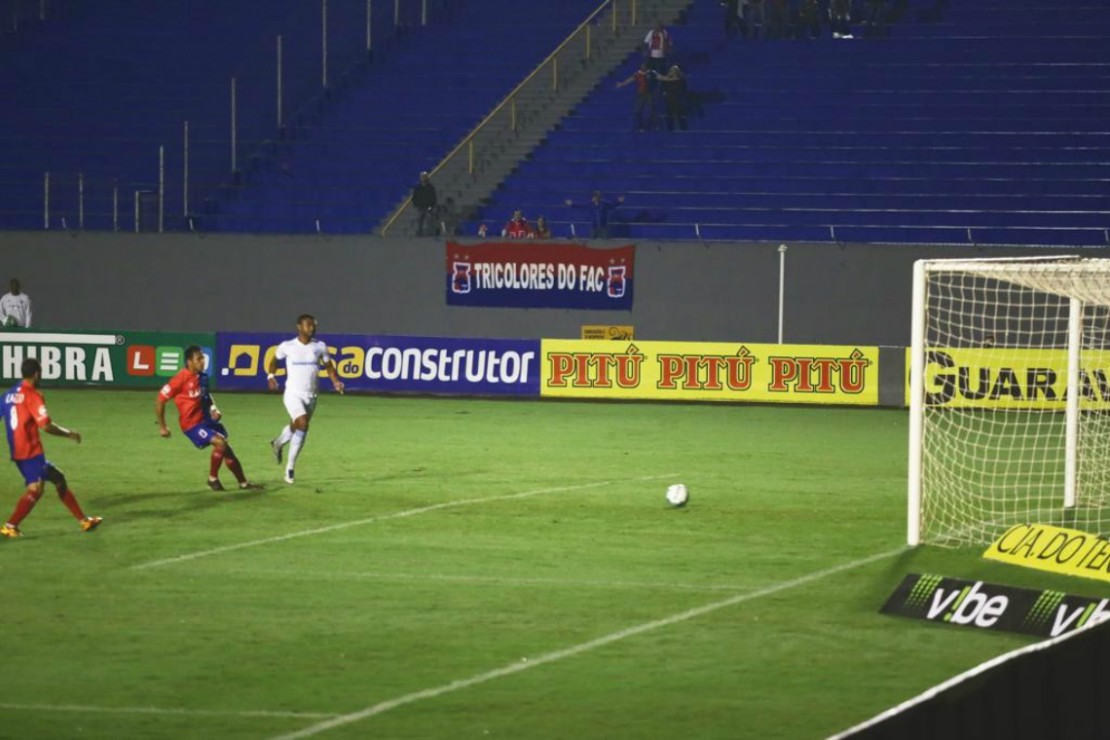 No primeiro turno, Robson marcou o gol do Paraná no empate em 1x1 com o Londrina no estádio do Café. Agora, o duelo é na Vila Capanema, e Robson está no São Paulo. Foto: Roberto Custódio
