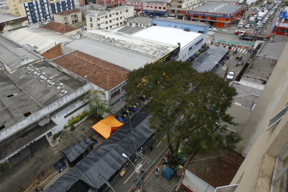 Acampamento montado pelo MST trava rua Dr. Faivre, no Centro da capital. Foto: Átila Alberti