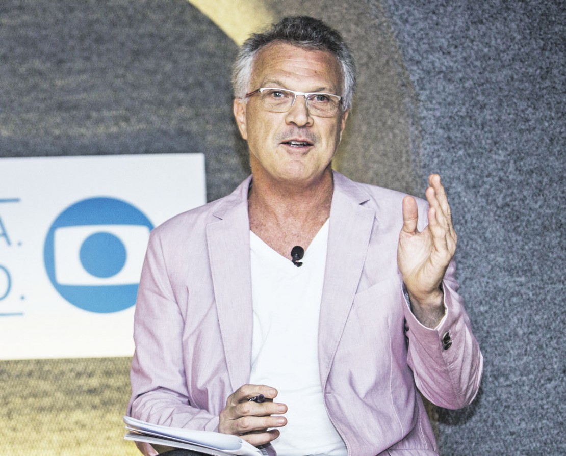 O jornalista Pedro Bial deverá ganhar o dobro de salário, saindo do BBB e indo comandar talk show.