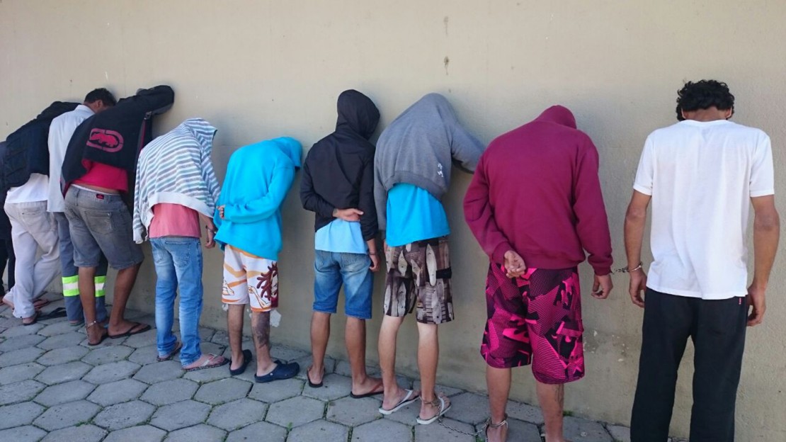 13 pessoas presas suspeitas de roubar 100 carros nos últimos seis meses.