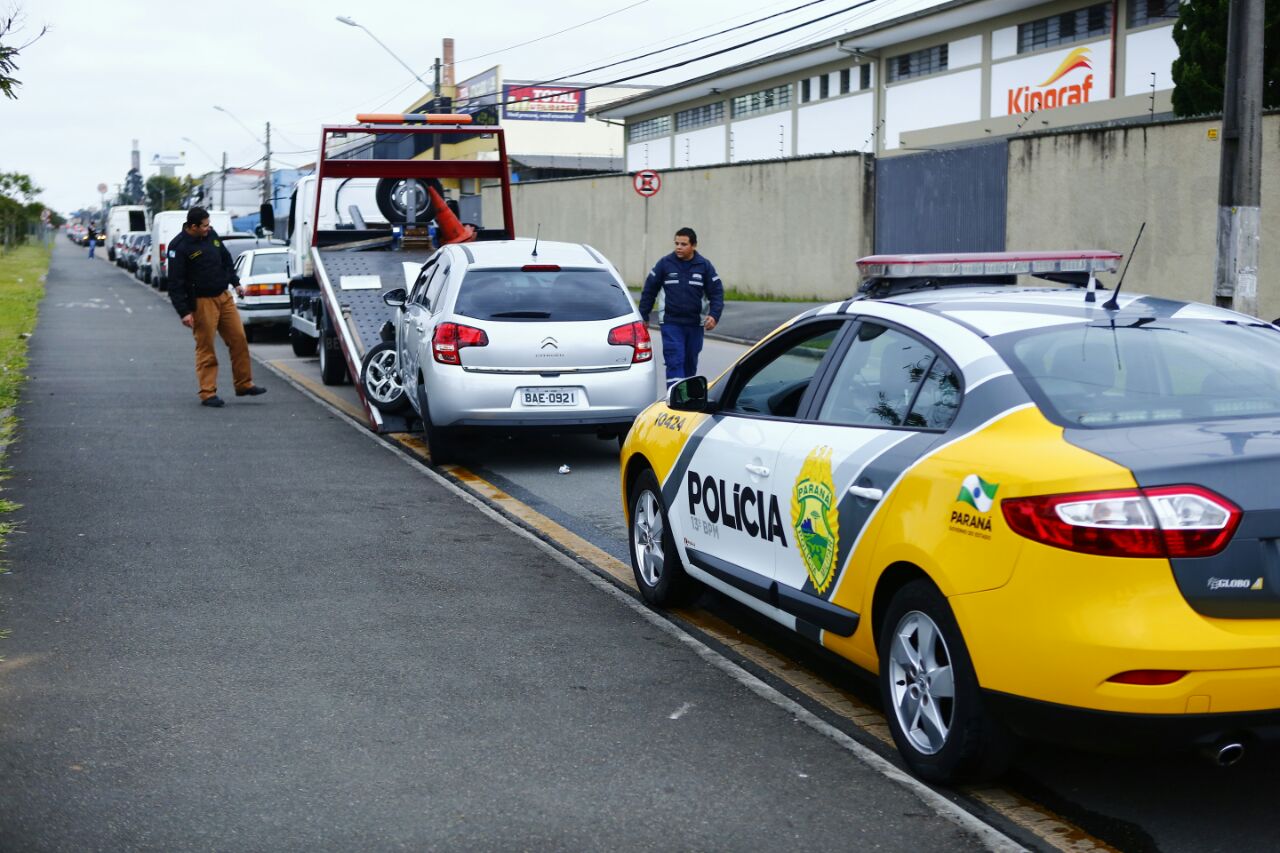 Citroen roubado bate em van