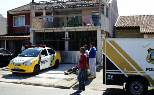 Carro foi roubado e dono Dono da casa foi assassinado e teve o carro roubado. Foto: Gerson Klaina.