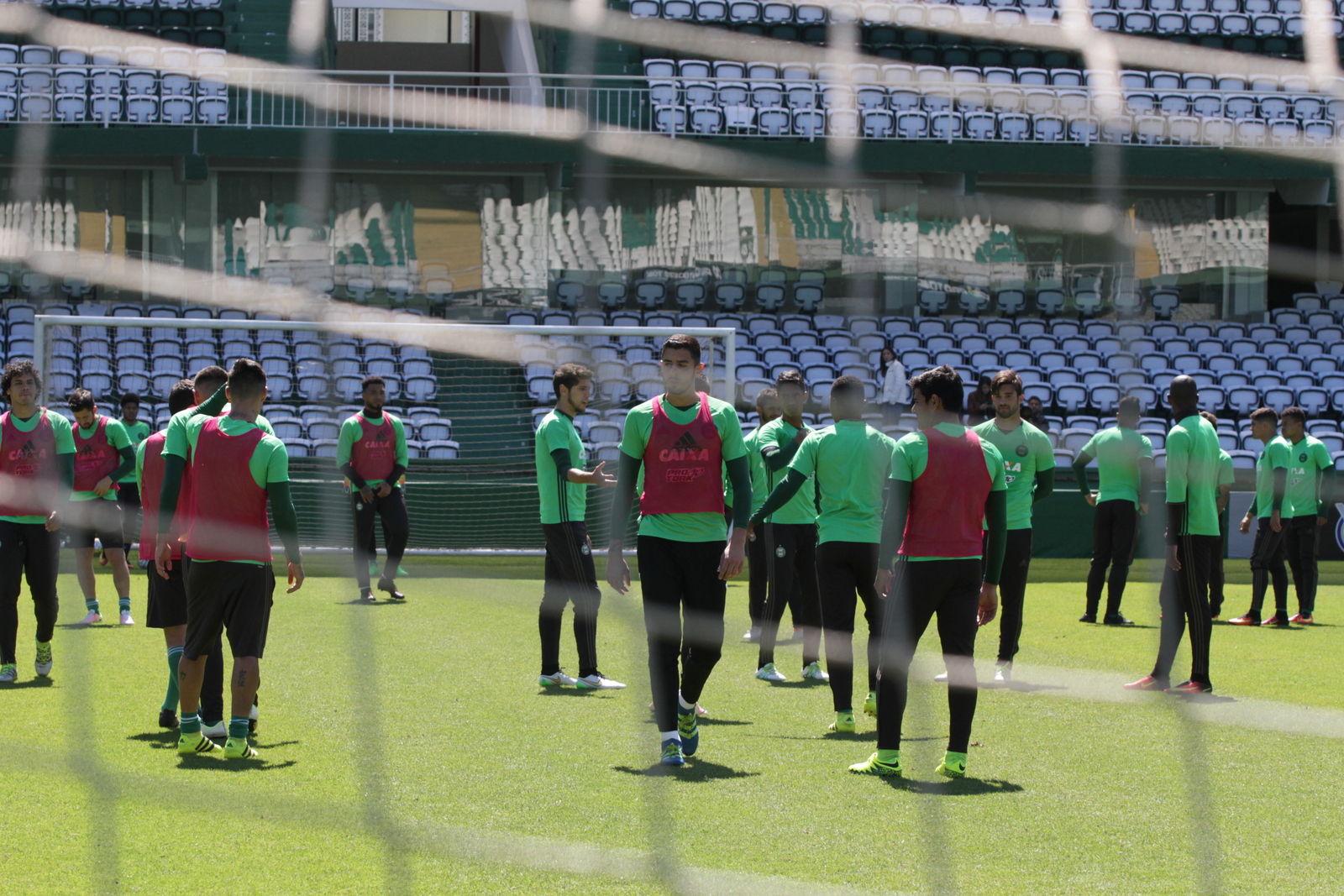 Os jogadores do Coxa no treino do Couto Pereira. Carpegiani terá mais opções contra o Palmeiras. Foto: Divulgação/Coritiba FC