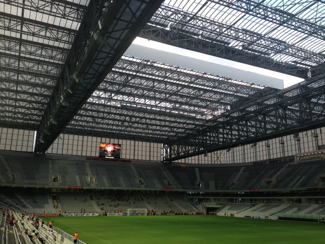 A diretoria do Atlético pode tentar mudar a data do clássico para poder mandar a partida na Baixada. Foto: GloboEsporte.com