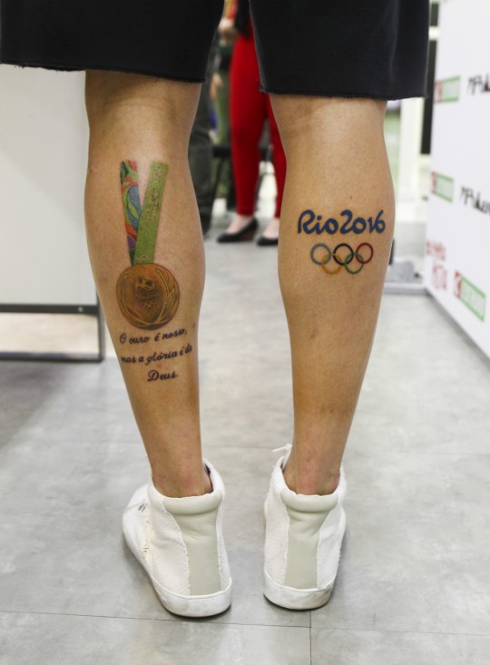 Weverton tatuou nas pernas a lembrança do ouro olímpico. Foto: Daniel Castellano