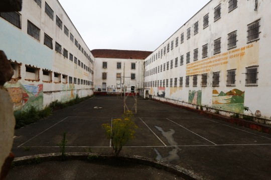Última visita à edificação do presidio do ahu antes da demolicao. Pátio interno.