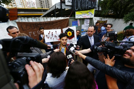 Estudante de universidade veio de Guarapuava para apoiar estudantes do ensino médio. Foto: Lineu Filho.