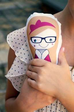 Boneca da One for One: compra uma e doa outra (Foto: Divulgação).