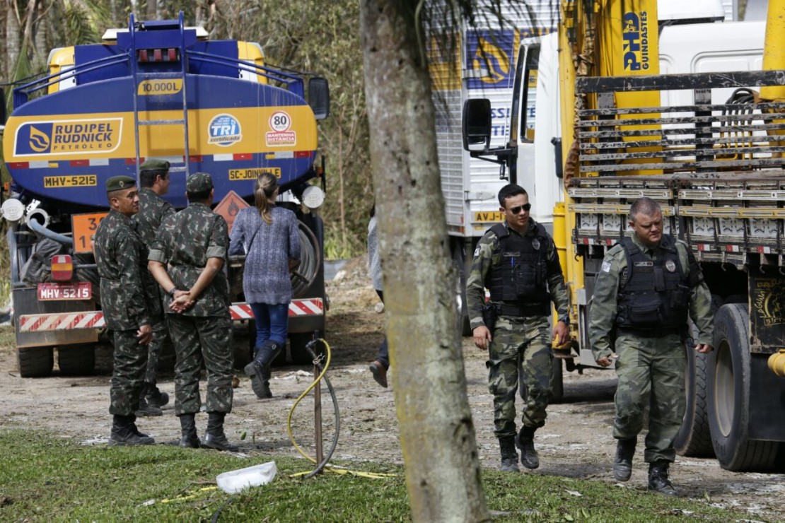 Moradores de Rio Branco do Sul ouvem novas explosões nesta segunda-feira. porém, desta vez, eram apenas espoletas que estavam sendo explodidas para mantar segurança do restante da dinamite.