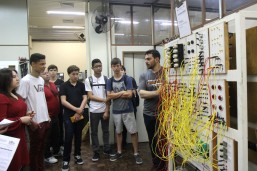 Os alunos tiveram acesso aos 22 cursos oferecidos pela instituição (Foto: Raquel Tannuri Santana).