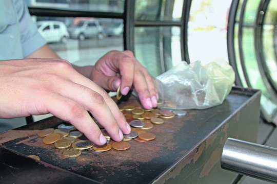 Transporte coletivo de Curitiba pode ficar com menos cobradores, segundo as discussões. Foto: Gerson Klaina
