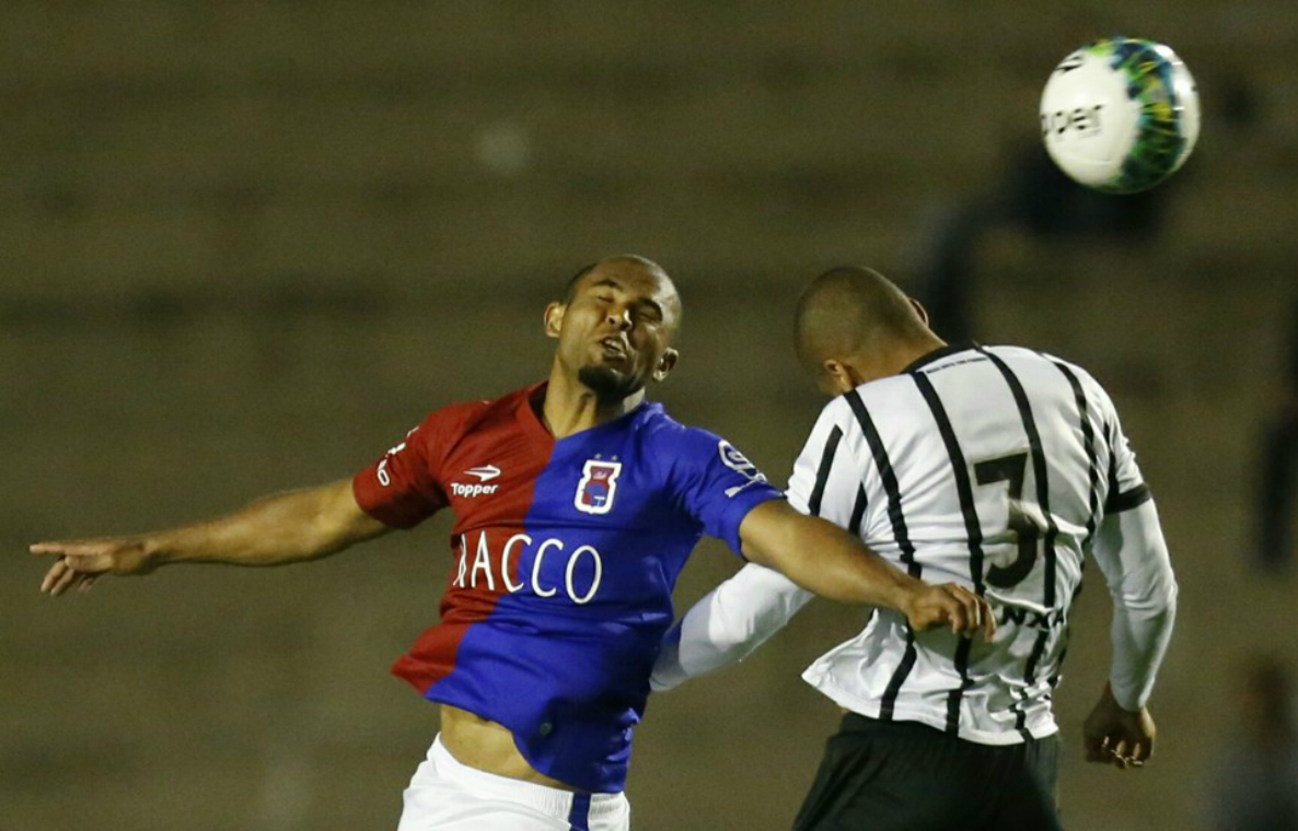 Lúcio Flávio fez o gol que recolocou o Paraná na frente. Foto: Hugo Harada