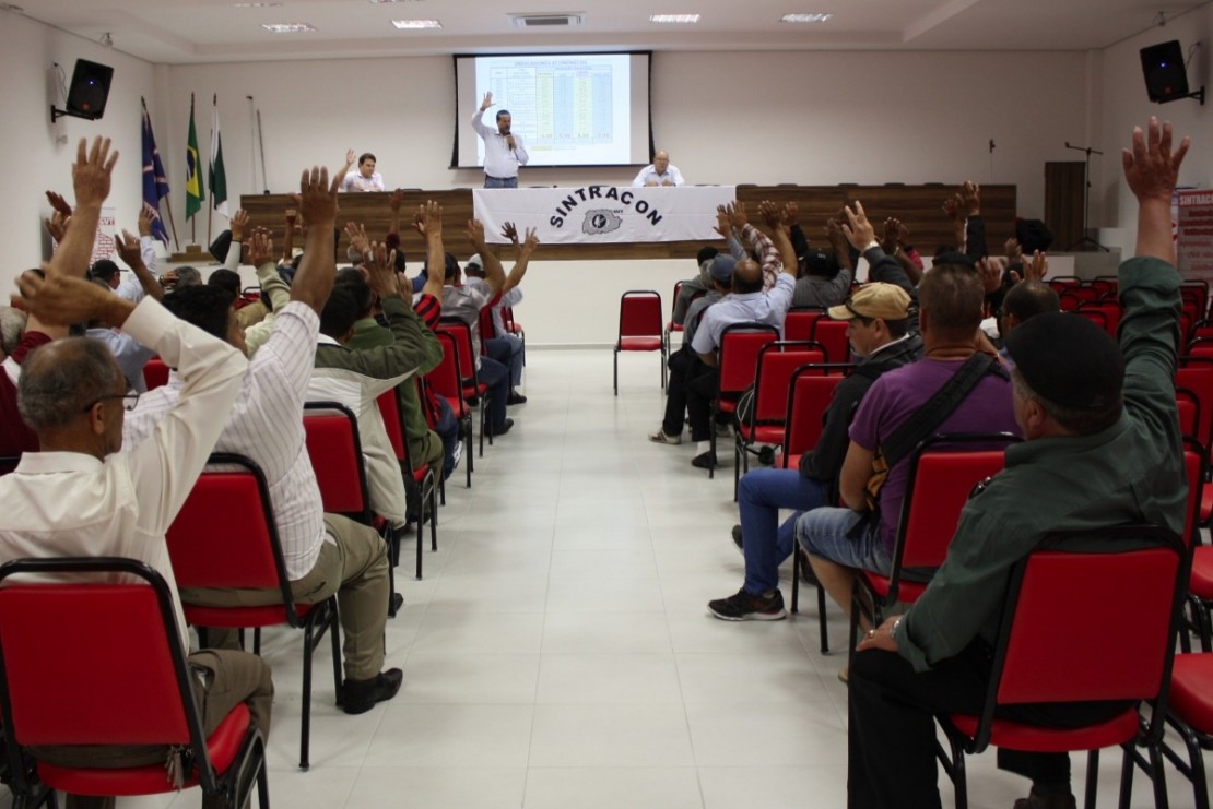 Trabalhadores da construção civil decidiram entrar em greve.