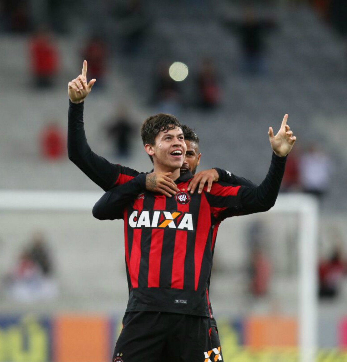 Rossetto comemora seu gol contra a Chapecoense. Ele fica no Atlético pelas próximas quatro temporadas. Foto: Daniel Castellano