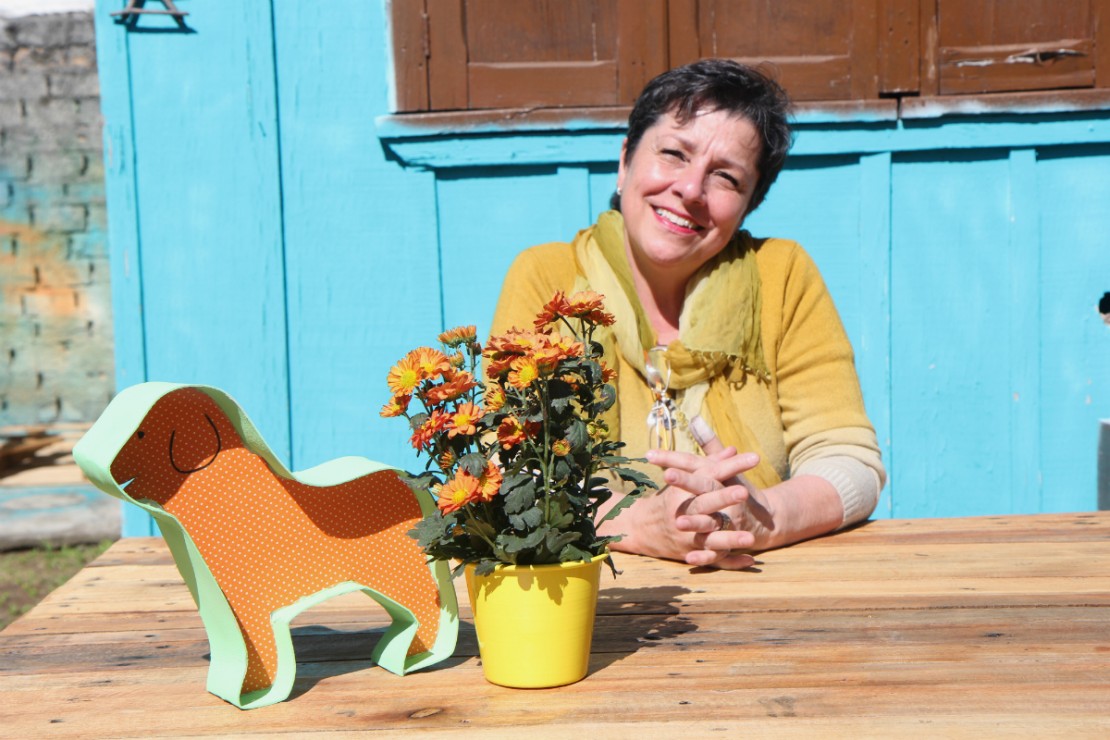 Sarah Santos, no quintal da Bendita, local usado para eventos nos finais de semana (Foto: Eaquel Tannuri Santana).