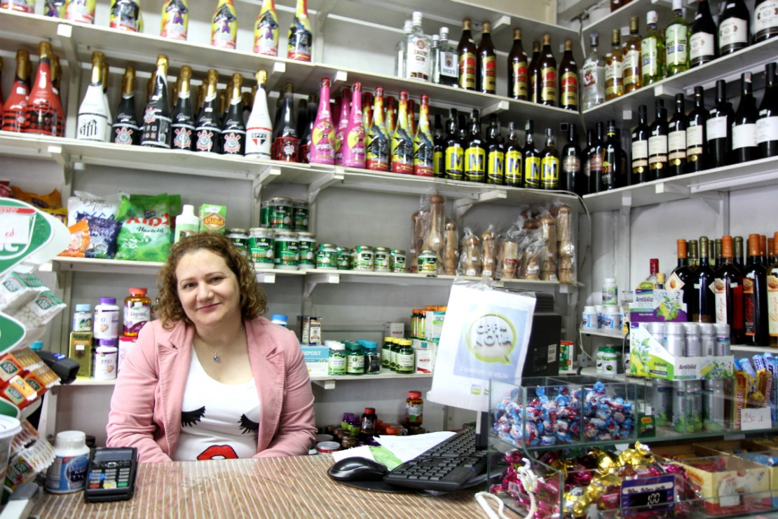 Jane de Souza tem observado o crescimento do número de moradores de rua no local (Foto: Raquel Tannuri Santana).