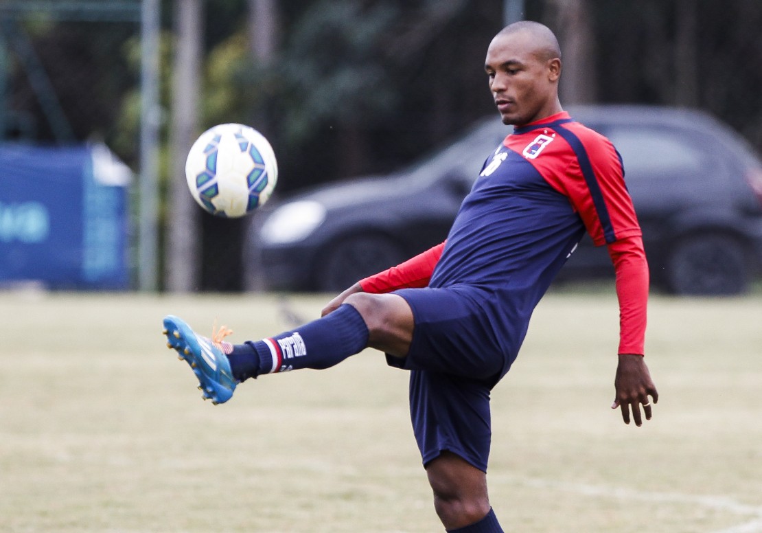 Sem Nadson e Cristian, Murilo Rangel vai continuar sendo o responsável pela armação no meio-campo. Daniel Castellano