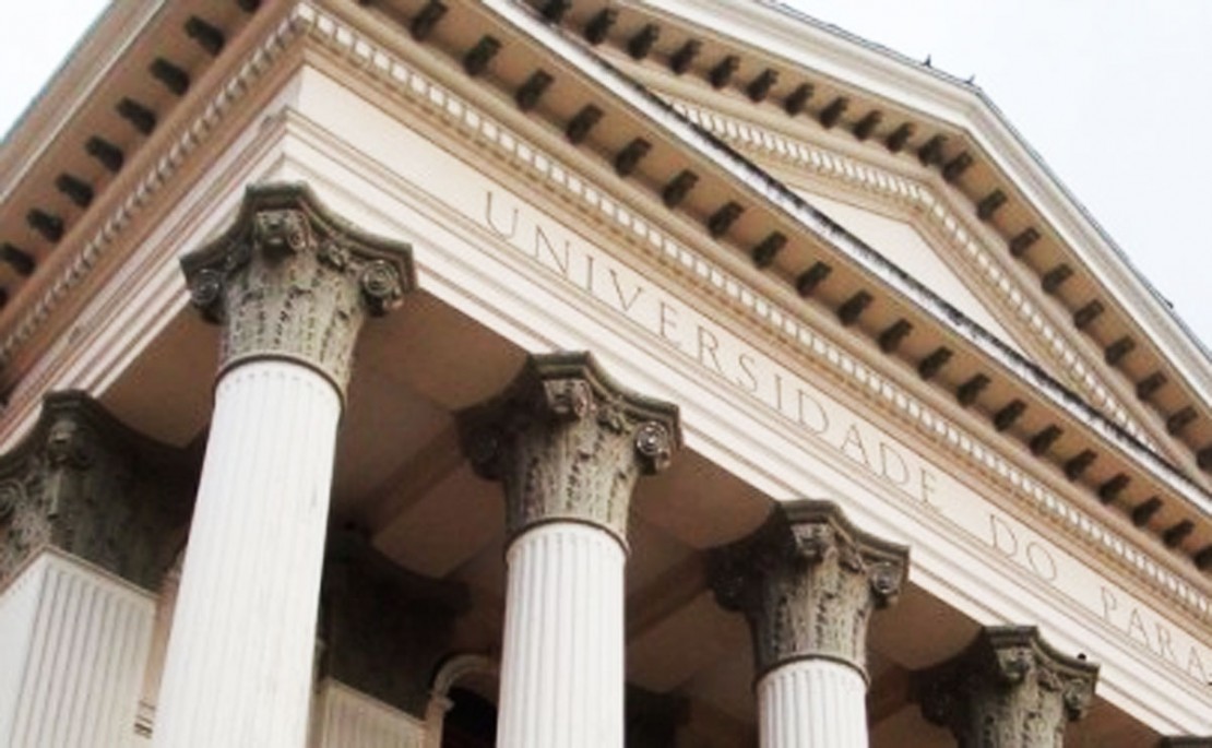 Detalhe da fachada da Universidade Federal do Paraná. Foto: Arquivo