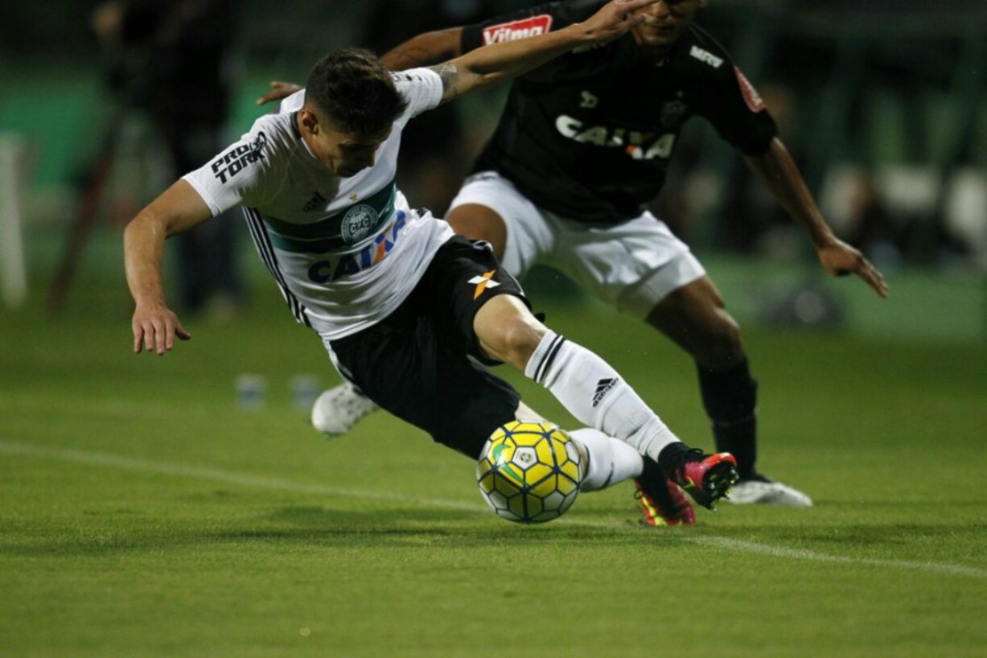 Raphael Veiga jogou, brilhou, fez um golaço e calou a boca de quem o ofendeu. Foto: Jonathan Campos