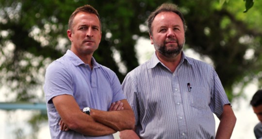 Jason Kreis e o diretor de relações internacionais do Atlético, Luiz Greco. Foto: Divulgação/CAP