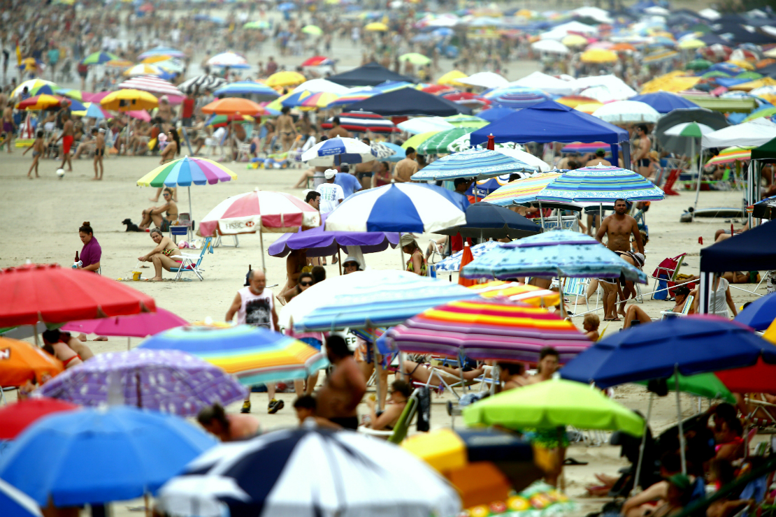 Os termômetros vão ultrapassar os 30ºC facilmente, principalmente no litoral, segundo a previsão do tempo para o Carnaval.