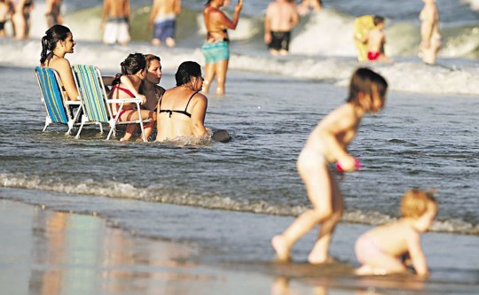 Se por um lado as férias e o fim de ano pedem muitos mergulhos, por outro é preciso cautela. Foto: Josué Teixeira.