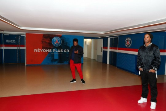 Jogador está na Europa com o procurador Roberto Assis. Foto: Divulgação/PSG