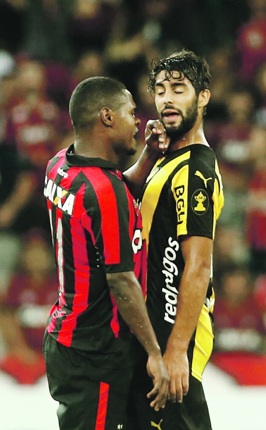 Nikão se estranhou com os uruguaios e acabou expulso. Foto: Hugo Harada